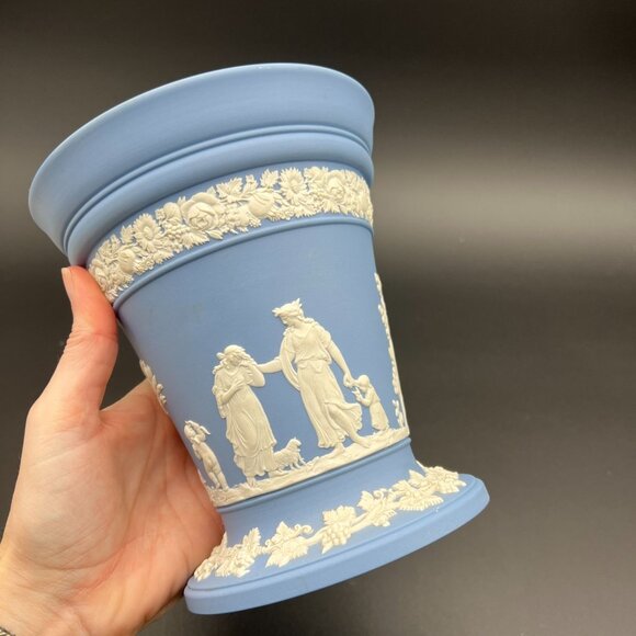 Wedgwood Classic Matte Blue Jasperware Vase ~6 3/4 x 6 in - Picture 7 of 14